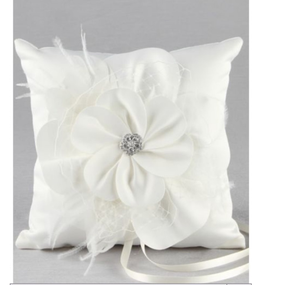 White Flowergirl Basket & Ringbearer Pillow - Picture 2 of 3